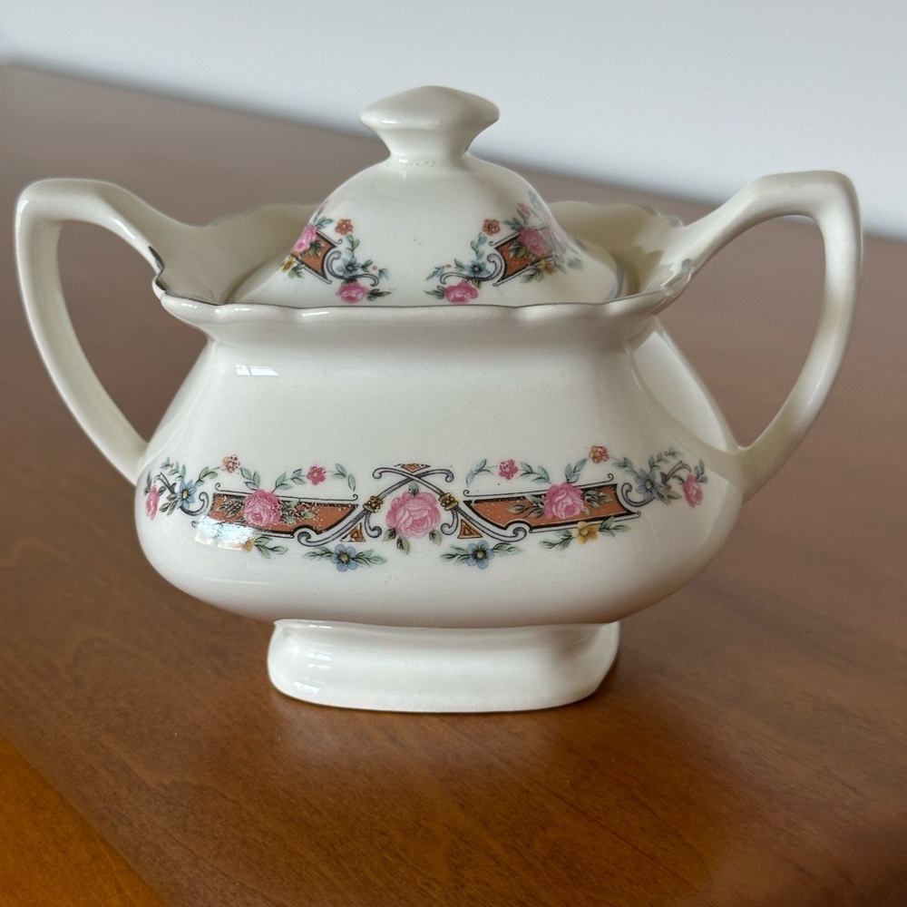 Vintage George White Floral/Rose Sugar Bowl-Classic Traditional Tableware.